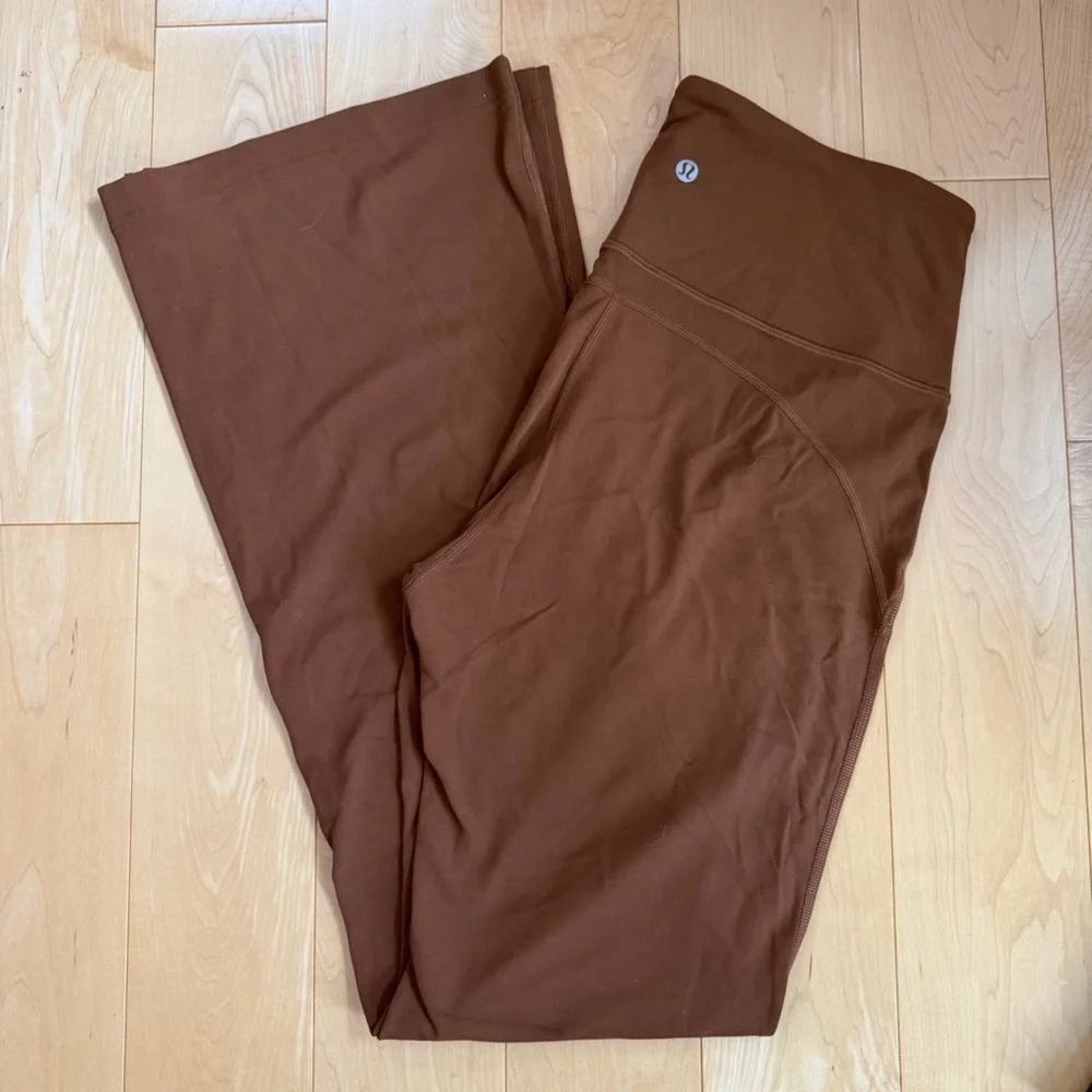 Groove Super-High-Rise Flared
Pant Nulu - Picture 1 of 3